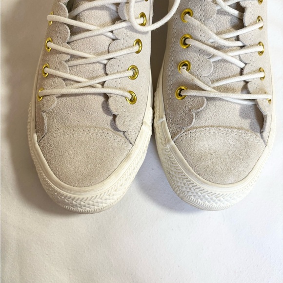 Converse Cream suede Sneakers with Gold Eyelets 7.5 - Picture 5 of 7